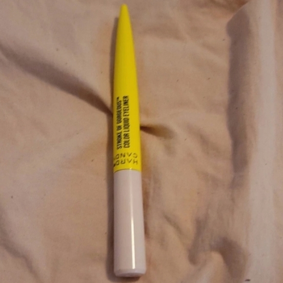 Makeup - Picture 8 of 10